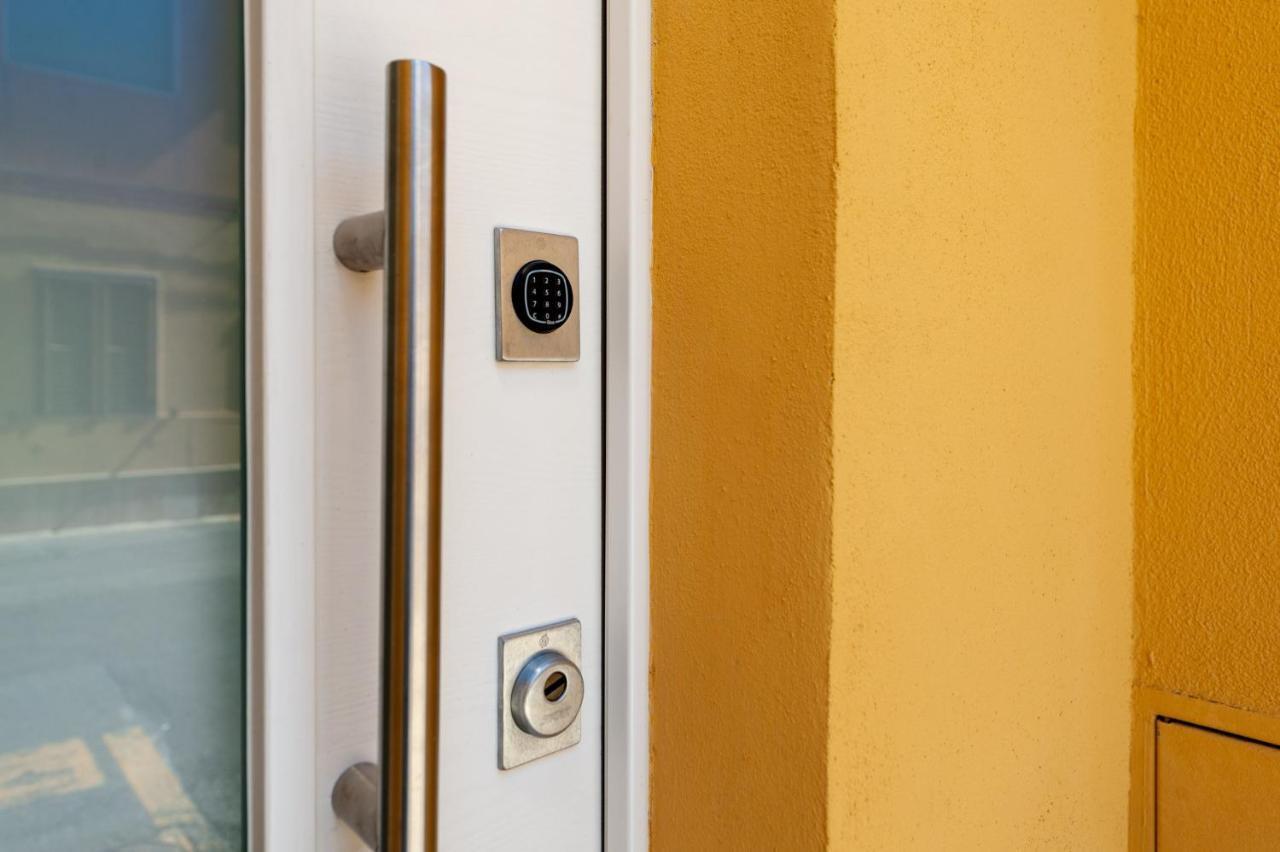 Lemon'S Apartment Elmas Экстерьер фото